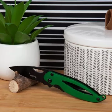 Coltello in acciaio verde con incisione