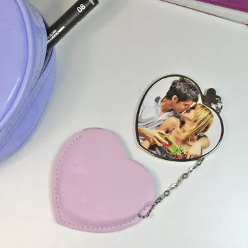 Specchio tascabile a forma di cuore con tasca rosa