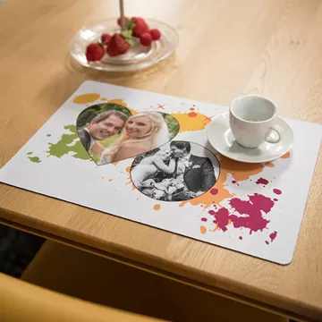 Sottomano scrivania con foto