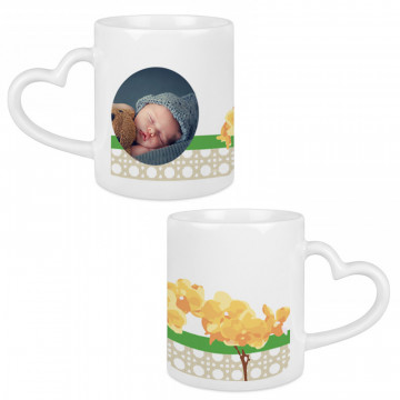 Tazza con manico a cuore con foto floreale