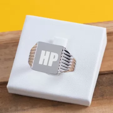 Anello con sigillo in argento massiccio originale personalizzato con incisione