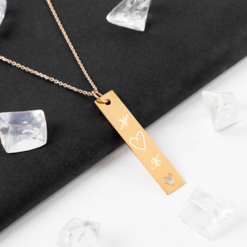 Collana con placca iniziale e cuore inciso - Collana placcata oro