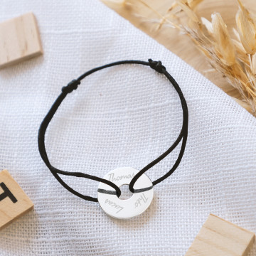 Bracciale personalizzato con disco in argento inciso e cordino colorato