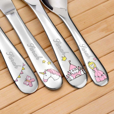 Testo inciso su motivi principessa posate