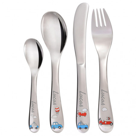 Bruciare il nome del bambino su posate personalizzate Bruciare il nome del bambino su posate personalizzate