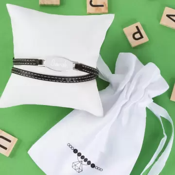 Bracciale da uomo inciso con doppio cordone in cuoio