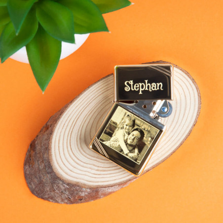 Foto e. o incisione di testo su zip accendino Foto e. o incisione di testo su zip accendino