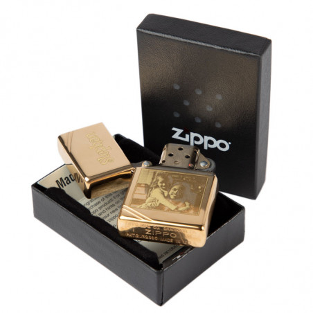 Zippo consegnato nella sua scatola nera Zippo consegnato nella sua scatola nera