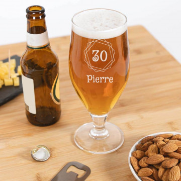 Bicchiere da birra personalizzato |Progettazione di compleanno |Incisione del testo