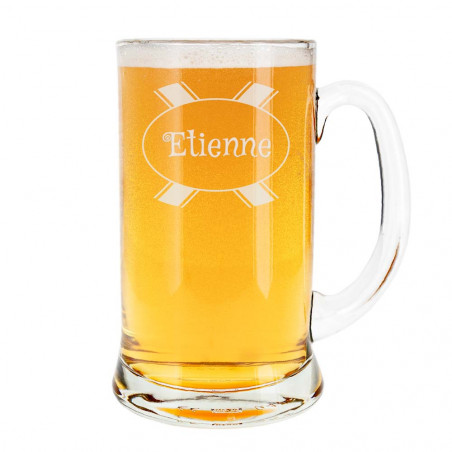 Tradizione della tazza di birra incisa