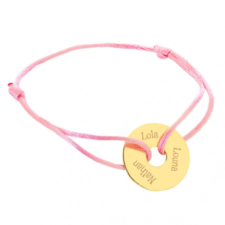 Bracciale in corda rosa con disco placcato oro inciso Bracciale in corda rosa con disco placcato oro inciso