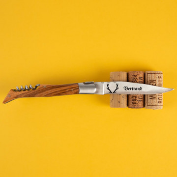 Coltello personalizzato con cavatappi e design naturale