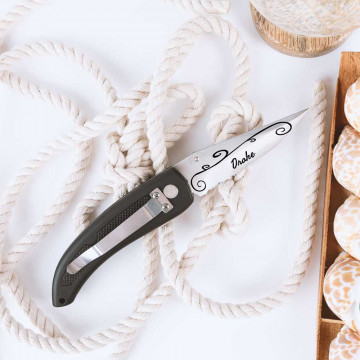 Coltello tascabile e acciaio personalizzato | Incisione del tatuaggio