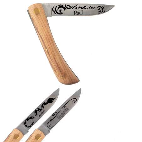 Tatuaggio coltello in legno inciso