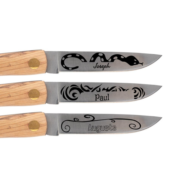 Coltello tattoo in legno personalizzato con incisione sulla lama