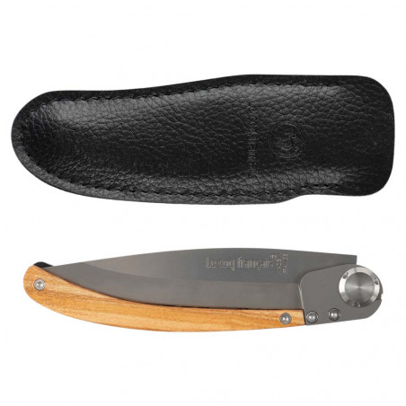 Coltello piegato con la sua custodia in pelle Coltello piegato con la sua custodia in pelle