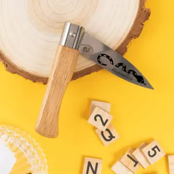 Coltello in rovere personalizzato | Incisione del tatuaggio