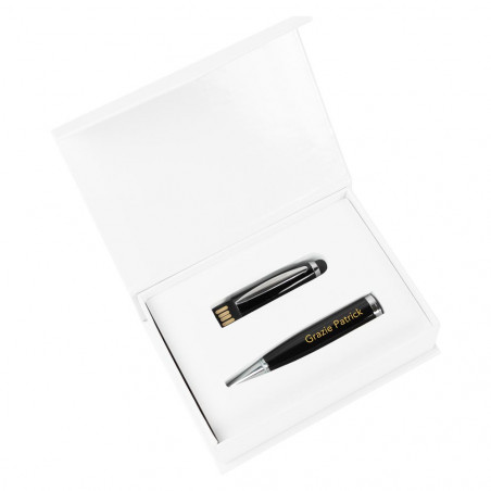 Penna in usb nera incisa con scatola Penna in usb nera incisa con scatola