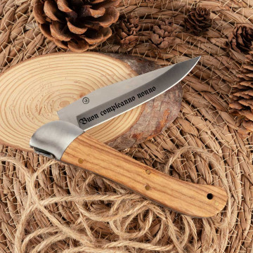 Coltello robusto con lama incisa