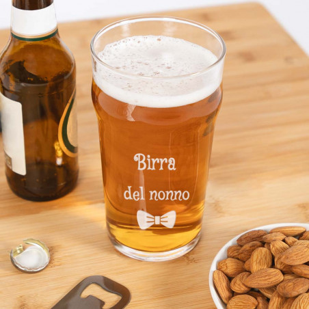 Testo inciso sul bicchiere di birra Testo inciso sul bicchiere di birra