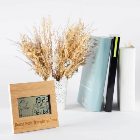 Incisione della stazione meteo in legno Incisione della stazione meteo in legno