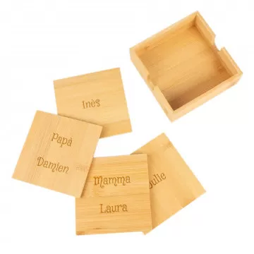 Set di 4 sottobicchieri in legno incisi