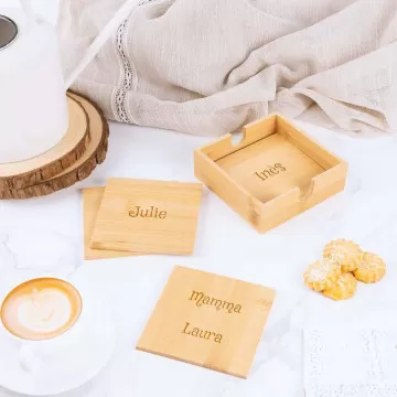 4 sottobicchieri in legno incisi e la sua scatola