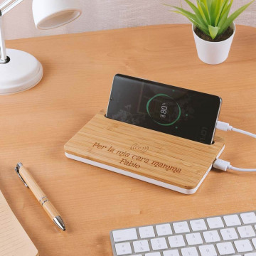 Supporto per powerbank in bambù inciso