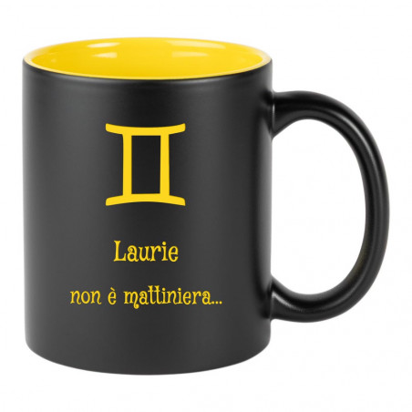 Tazza nera e gialla incisa