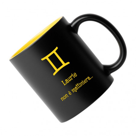 Incisione laser su tazza nera e gialla