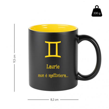 Tazza nera e gialla incisa