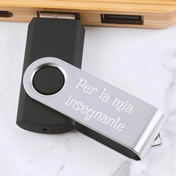Chiavetta USB nera incisa
