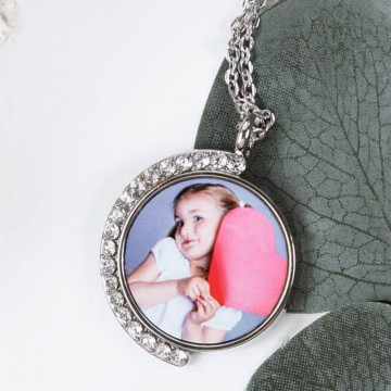 Collana rotonda con strass