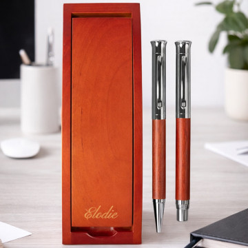 Set di penne in legno inciso