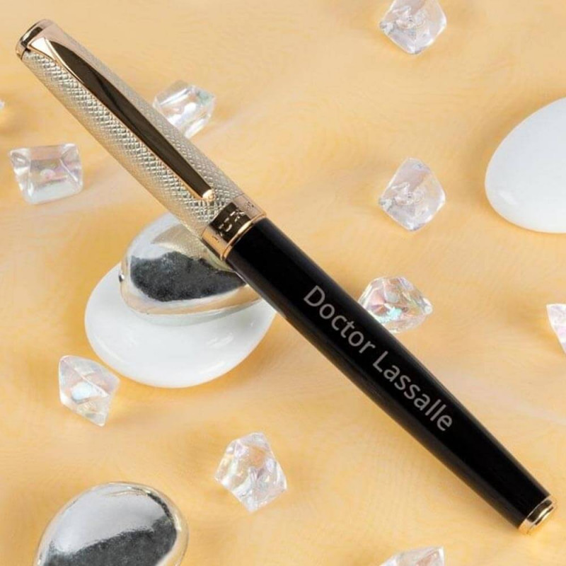 Penna roller nera e oro personalizzata