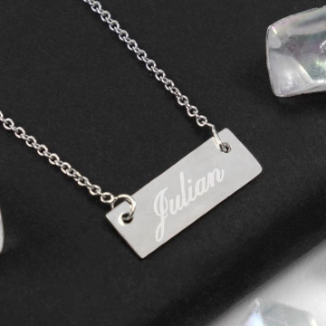 Collana con targhetta incisa