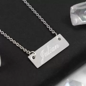 Collana con targhetta incisa