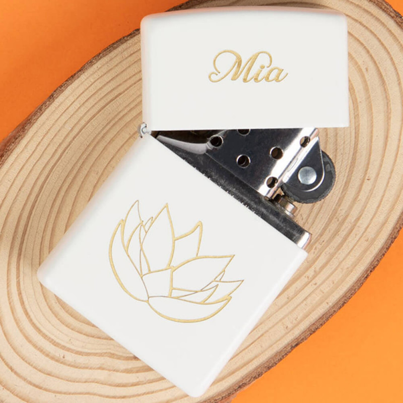 Accendino Zippo bianco inciso