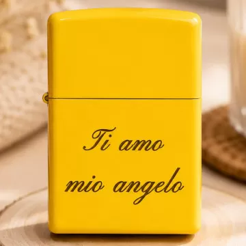 Accendino Zippo giallo inciso