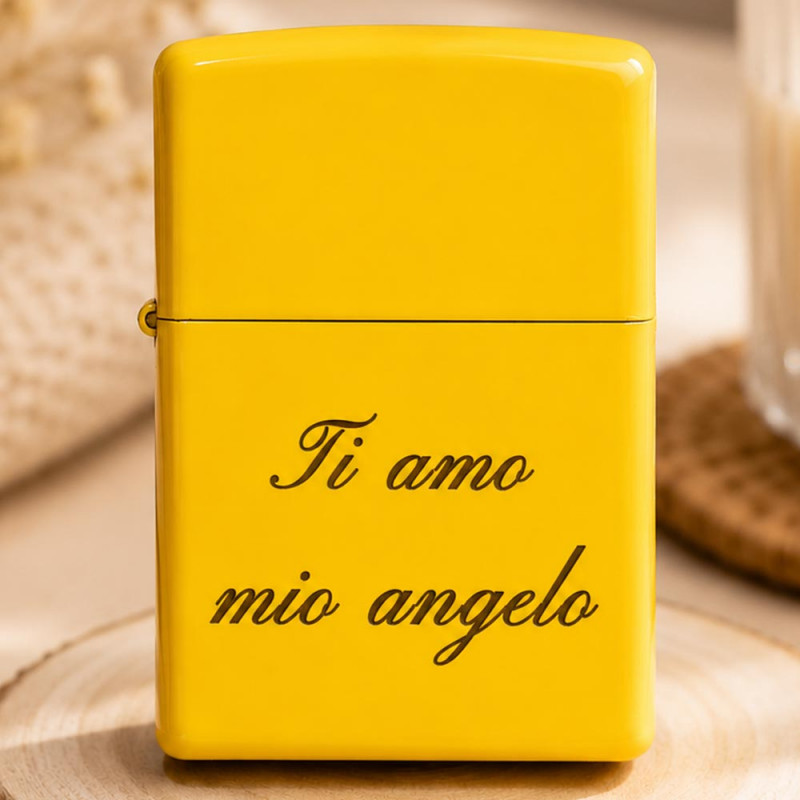 Accendino Zippo giallo inciso