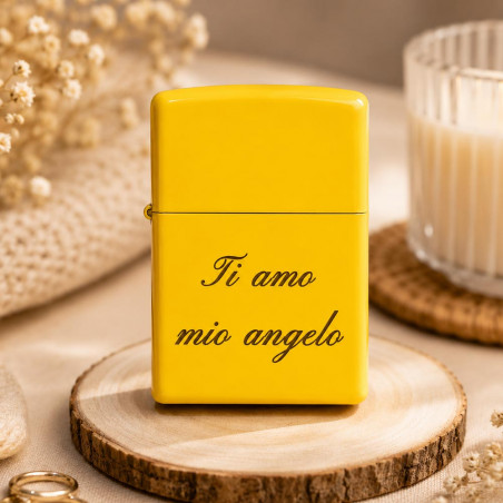 Accendino Zippo giallo inciso