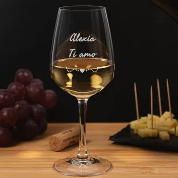 Calice da vino bianco con cuore personalizzato